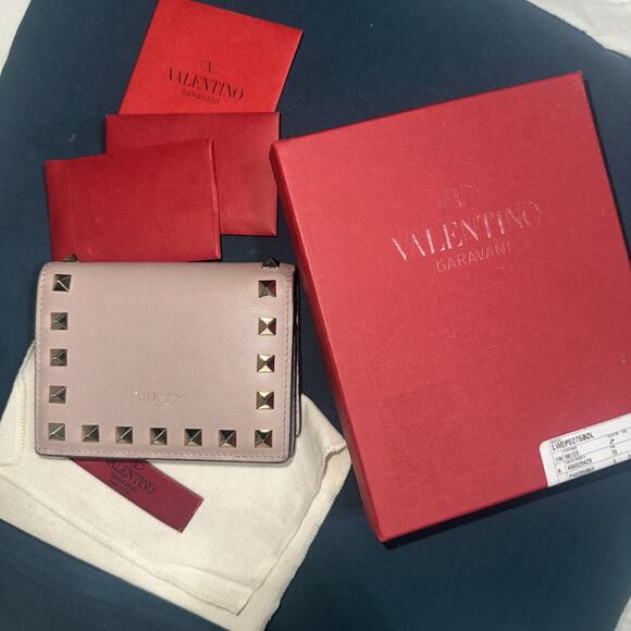 Authentic Valentino Rockstud Taupe Leather Silver Studded Wallet Dust Cover/Box - Picture 1 of 10